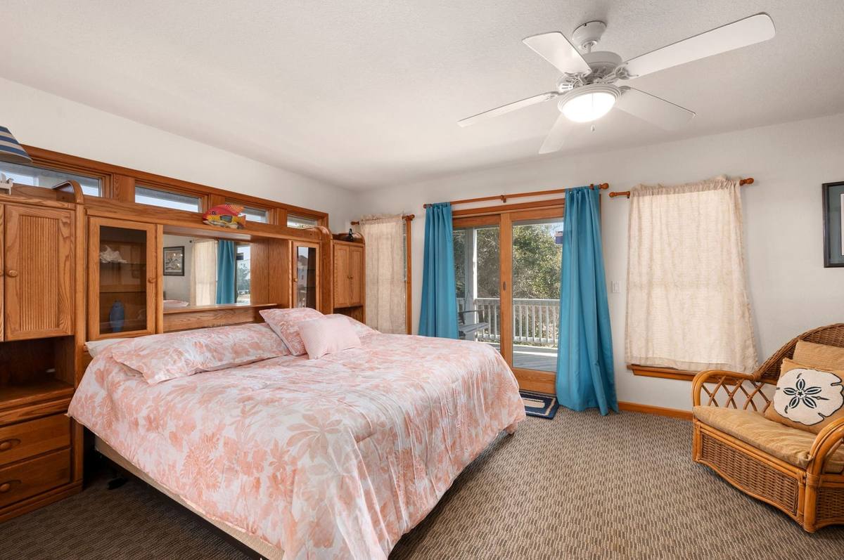 Bedroom 3 on the mid level, bright and spacious